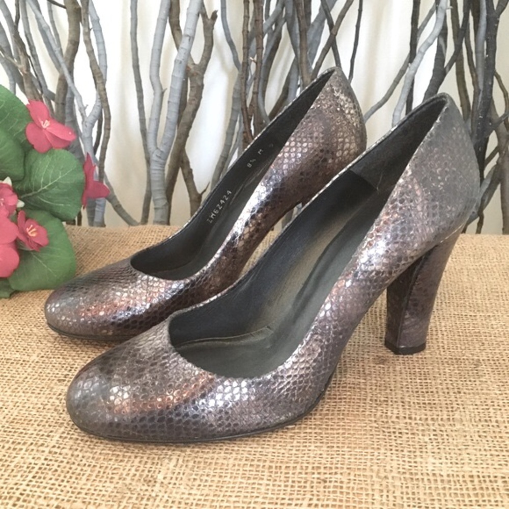 EUC Stuart Weitzman Metallic Leather Snake Pumps